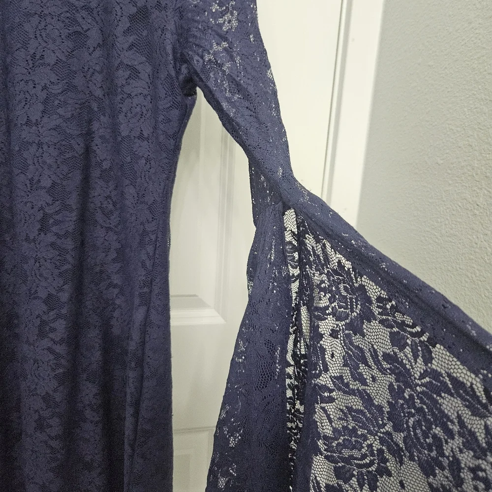Liberty Love Lace bell sleeve Dress Large - Picture 2 of 6